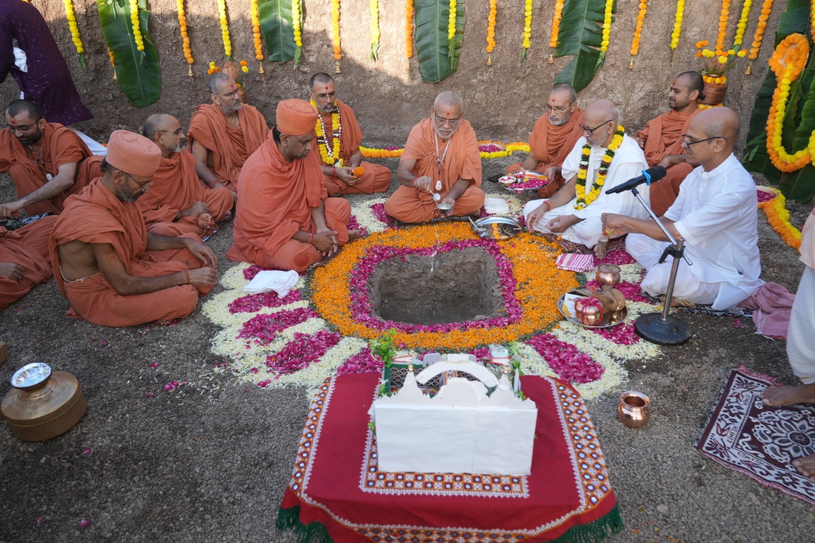 Nutan Swaminarayan Mandir (Bhaiyo - Bheno) nu Khatmurat avem Satsang Sabha - Ningala Nov 2025